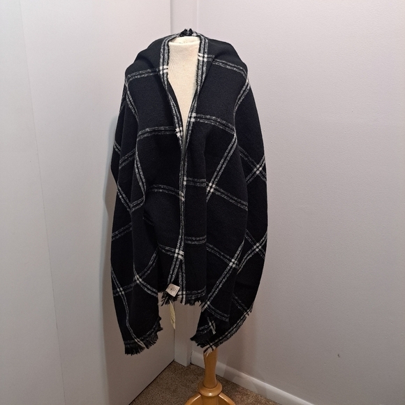 NWT St. John's Bay Plaid Scarf - Picture 10 of 11